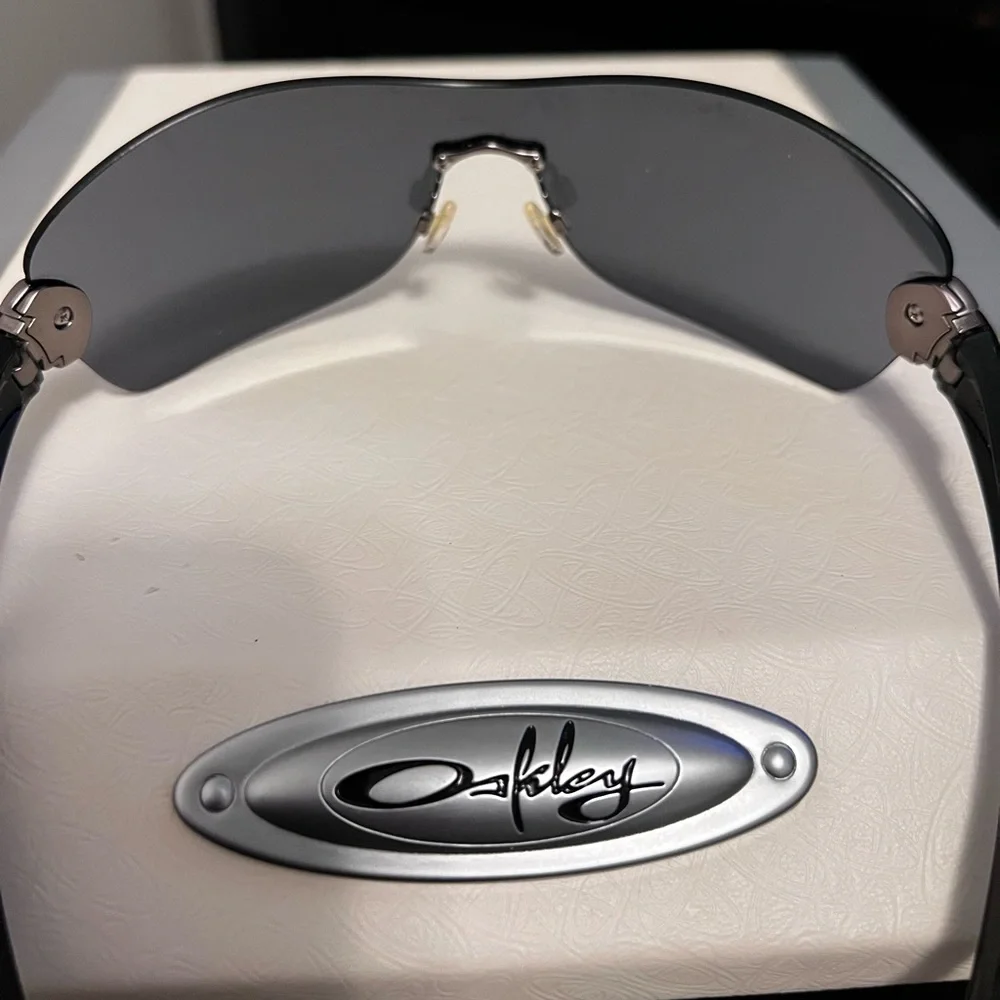 Oakley Compulsive